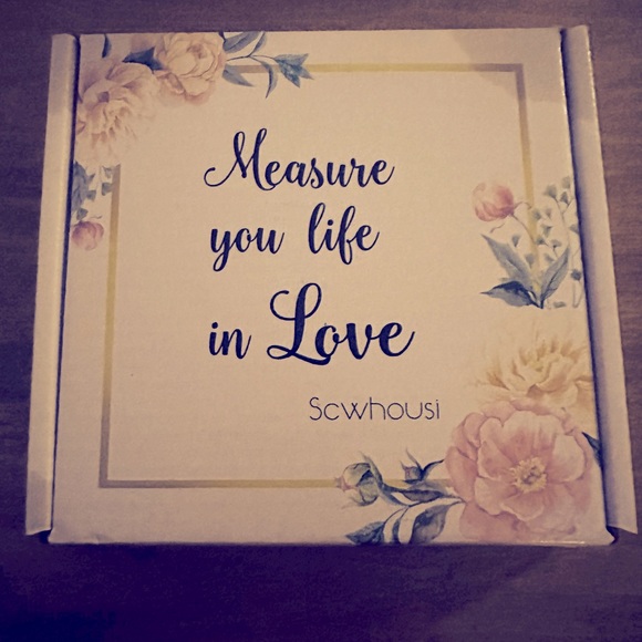 Scwhousi Ceramic Ring Jewlery Tray. 4.2 L x 4.2 W Packaged in cushioned box - Picture 2 of 2